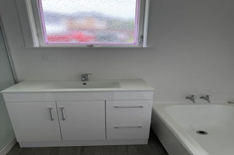 Photo of property in 1/100 Bond Crescent, Forrest Hill, Auckland, 0620