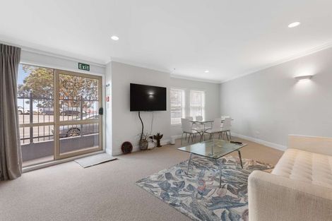 Photo of property in 1 Queen Street, New Plymouth, 4310