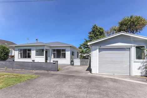 Photo of property in 10 Mahoe Street, Inglewood, 4330