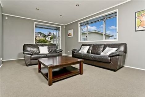 Photo of property in 2 Wykeham Place, Glenfield, Auckland, 0629