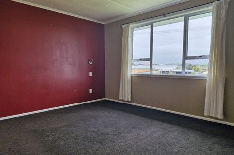 Photo of property in 27 Simons Street, Moturoa, New Plymouth, 4310