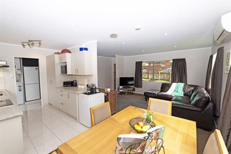 Photo of property in 3 Lori Place, Massey, Auckland, 0614