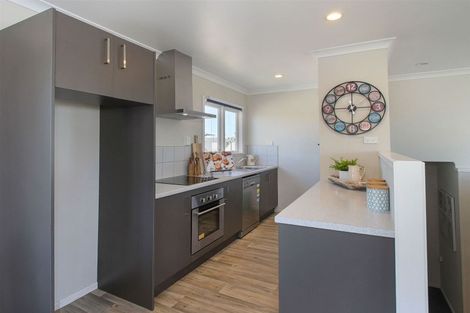 Photo of property in 11 Crispe Road, Clarks Beach, 2122