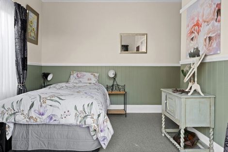 Photo of property in 12 Kinross White Street, Napier South, Napier, 4110