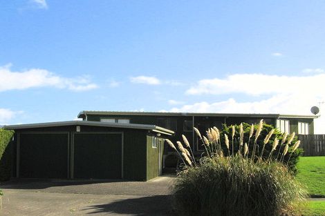 Photo of property in 27 Oratia Street, Waikanae Beach, Waikanae, 5036