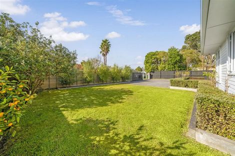 Photo of property in 4 London Street, Te Atatu Peninsula, Auckland, 0610