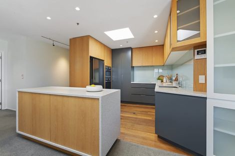 Photo of property in 4/5d The Promenade, Takapuna, Auckland, 0622