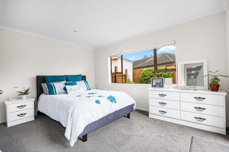Photo of property in 30 Vermeer Place, West Harbour, Auckland, 0618