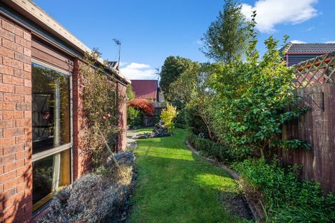 Photo of property in 2/6 Cricklewood Place, Avonhead, Christchurch, 8042