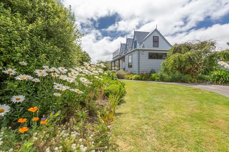 Photo of property in 11 Warner Place, Heathcote Valley, Christchurch, 8022