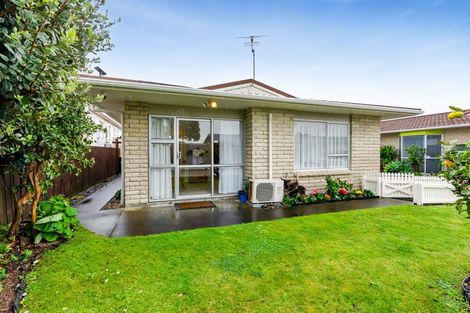 Photo of property in 2/32 Young Street, New Plymouth, 4310