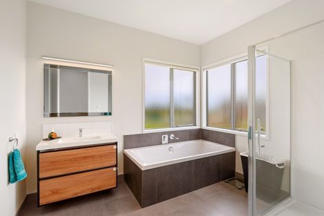 Photo of property in 30 Whitcombe Place, Darfield, 7571