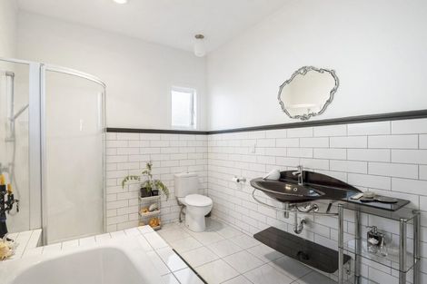 Photo of property in 1/18 Gladstone Road, Northcote, Auckland, 0627