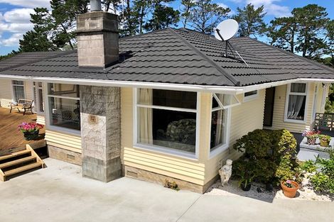 Photo of property in 12 Crystal Avenue, Glendene, Auckland, 0602