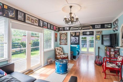 Photo of property in 3 Sunny Glen, Waikanae, 5036