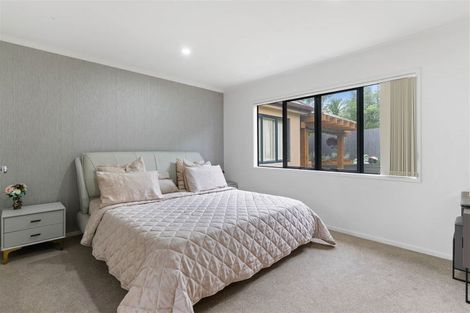 Photo of property in 37 Sonoma Crescent, Oteha, Auckland, 0632
