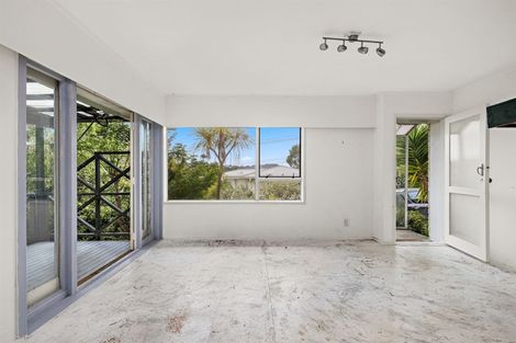 Photo of property in 1/92 Saddleback Rise, Murrays Bay, Auckland, 0630
