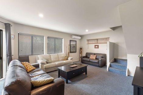 Photo of property in 8/37 Fields Parade, Oteha, Auckland, 0632