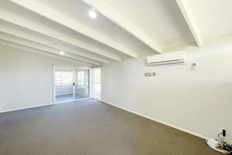 Photo of property in 5 Rondorlyn Place, Manurewa, Auckland, 2102