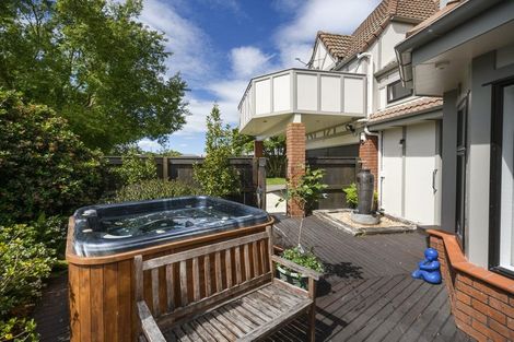 Photo of property in 21 Springdale Grove, Fitzherbert, Palmerston North, 4410