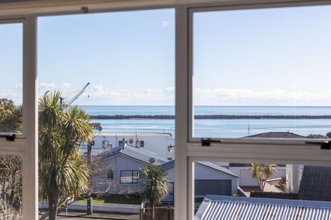 Photo of property in 21 Bayly Road, Moturoa, New Plymouth, 4310