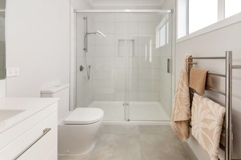 Photo of property in 82 Grey Street, Cambridge, 3434