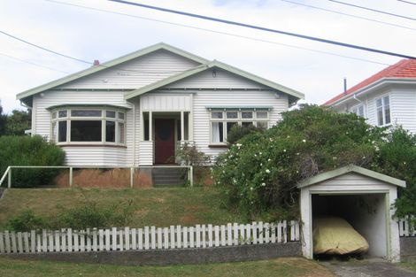 Photo of property in 5 Albemarle Road, Northland, Wellington, 6012