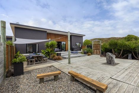 Photo of property in 7 Strathnaver Drive, Waikawa Beach, Manakau, 5573