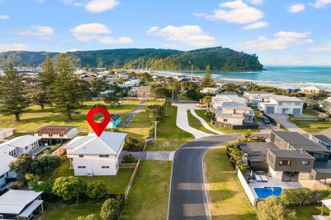 Photo of property in 102 Saint Patricks Row, Whangamata, 3620