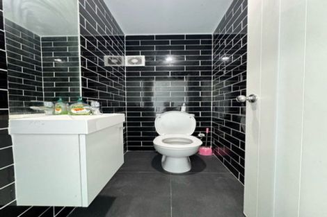 Photo of property in 21 Kirikiri Drive, Papakura, 2110