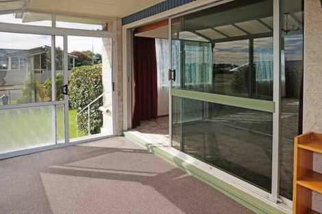 Photo of property in 2 Cruickshank Crescent, Rosedale, Invercargill, 9810