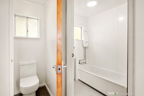 Photo of property in 2/5 Wye Street, Island Bay, Wellington, 6023