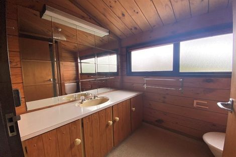 Photo of property in 1 Highlands Place, Highlands Park, New Plymouth, 4312