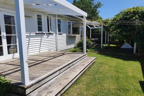 Photo of property in 5 Clark Road, Karaka, Papakura, 2580