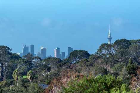 Photo of property in 4 Mosman Place, Chatswood, Auckland, 0626