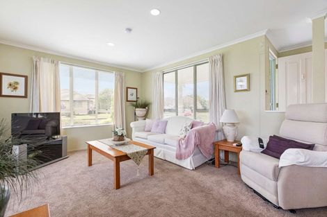 Photo of property in 25 Fernbrook Close, Burswood, Auckland, 2013