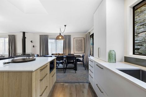 Photo of property in 33 Mcdonnell Road, Arrowtown, 9302