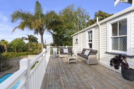 Photo of property in 30 Maritime Terrace, Birkenhead, Auckland, 0626