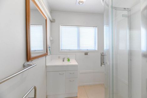 Photo of property in 2/24 Newington Road, Henderson, Auckland, 0612