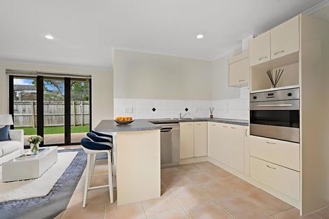 Photo of property in 94 Redcastle Drive, East Tamaki, Auckland, 2013