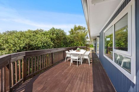 Photo of property in 26 Pickwick Parade, Mellons Bay, Auckland, 2014