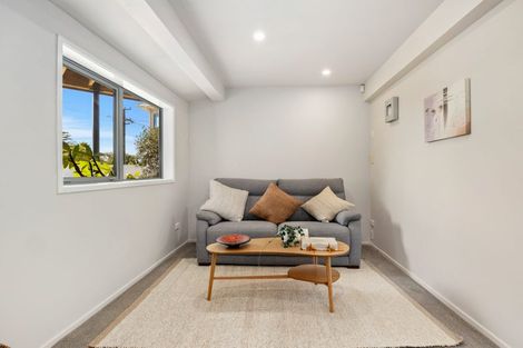 Photo of property in 1/66 Browns Bay Road, Rothesay Bay, Auckland, 0630