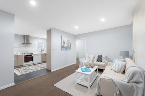 Photo of property in 52 Woodside Road, Massey, Auckland, 0614