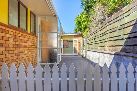 Photo of property in 6 Leatham Avenue, Strandon, New Plymouth, 4312