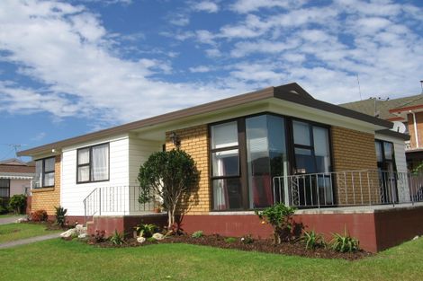 Photo of property in 2/39 Norcross Avenue, Henderson, Auckland, 0612