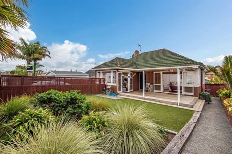 Photo of property in 46 Philomel Crescent, Bayswater, Auckland, 0622