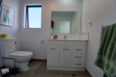 Photo of property in 18 Eileen Newey Place, Henderson, Auckland, 0612