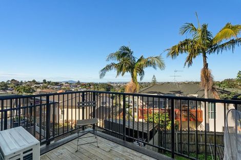 Photo of property in 13 Oki Place, Glenfield, 0629
