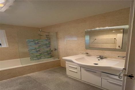 Photo of property in 34 Reeves Road, Pakuranga, Auckland, 2010