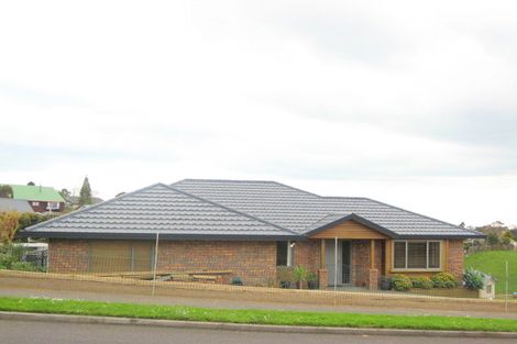 Photo of property in 7 Ashmore Drive, Frankleigh Park, New Plymouth, 4310